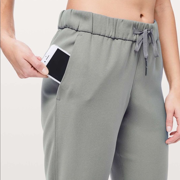 Lululemon On the Fly grey sage 23” crop woven Pants 6 - Picture 3 of 7